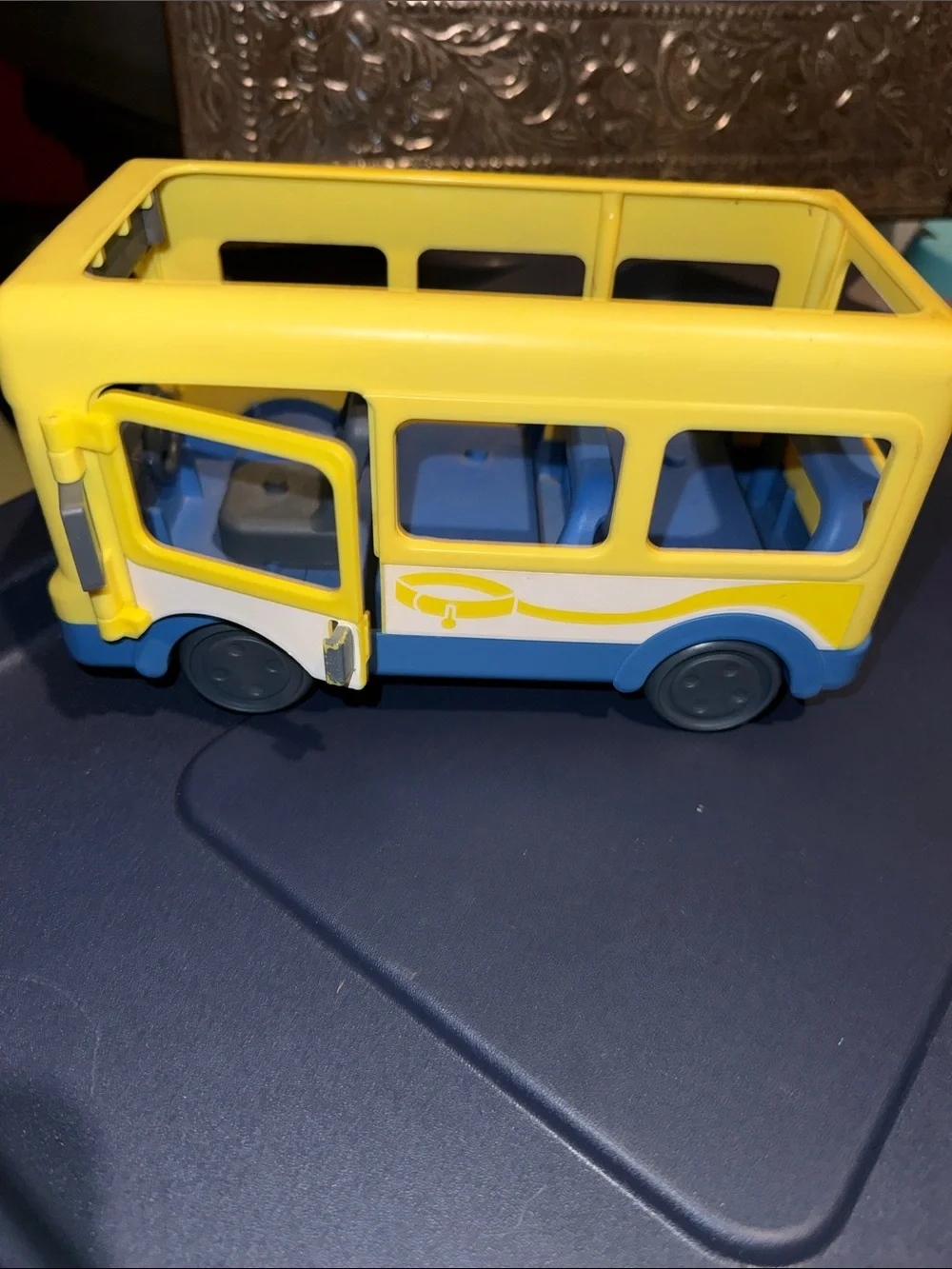 Bluey Bus yellow/blue- 'The Beach' Play Vehicle| no figures
